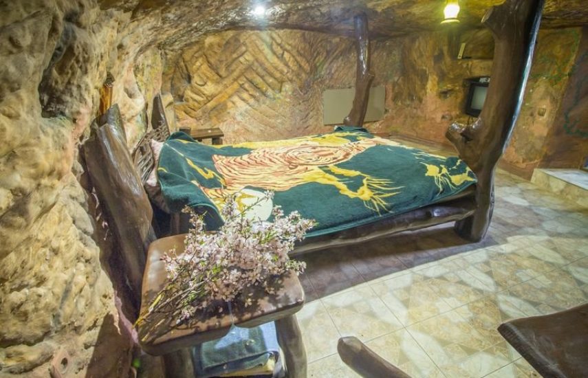 Номера в пещере (Крым)