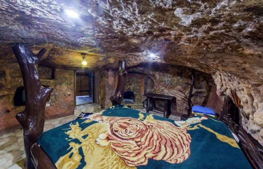 Номера в пещере (Крым)