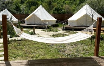 Палатка-Хаус у подножия Гуамского ущелья