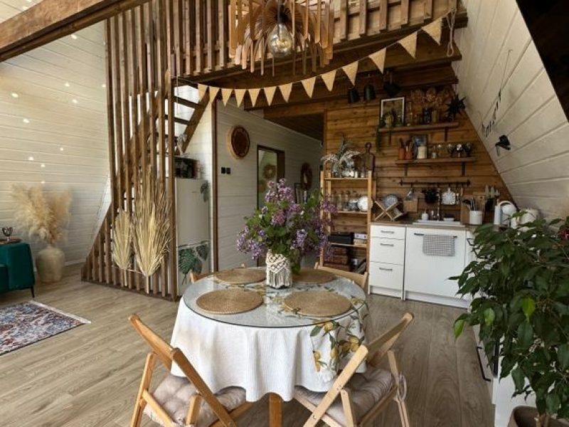 A-frame в лесу домик внутри