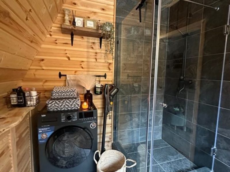A-frame в лесу душевая
