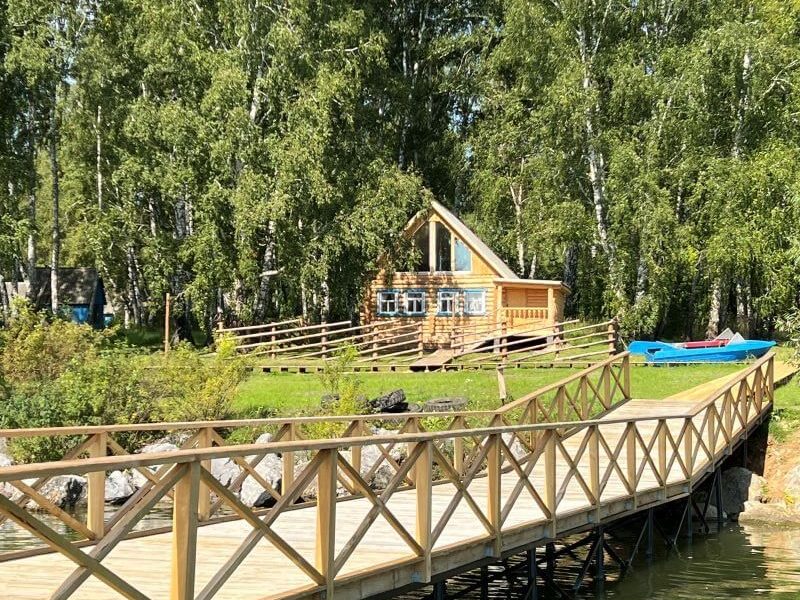 Деревня Хвоя изба