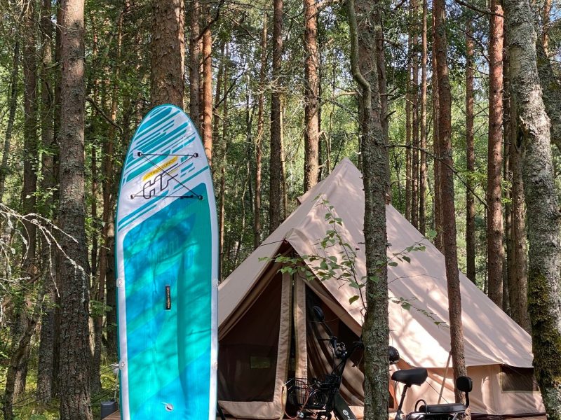 Глэмпинг Rõsa Camp сапборды и велосипеды