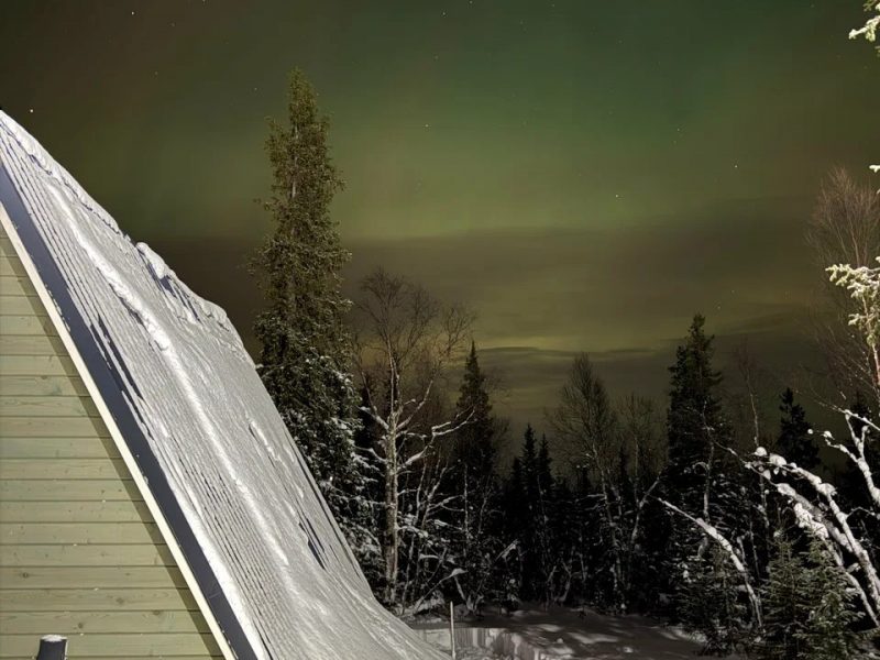 Husky Camp северное сияние