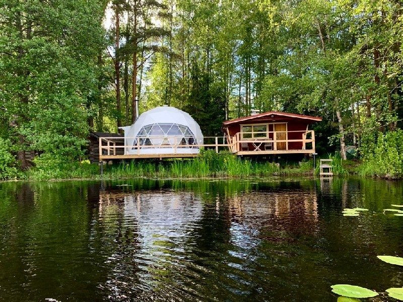 Купол у озера забронировать