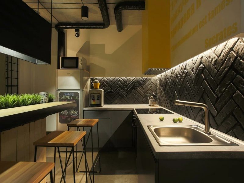 Suffix Hostel кухня