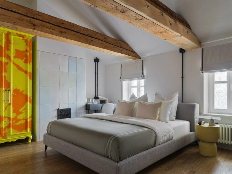 Twelve Reasons Hotel деревянный номер