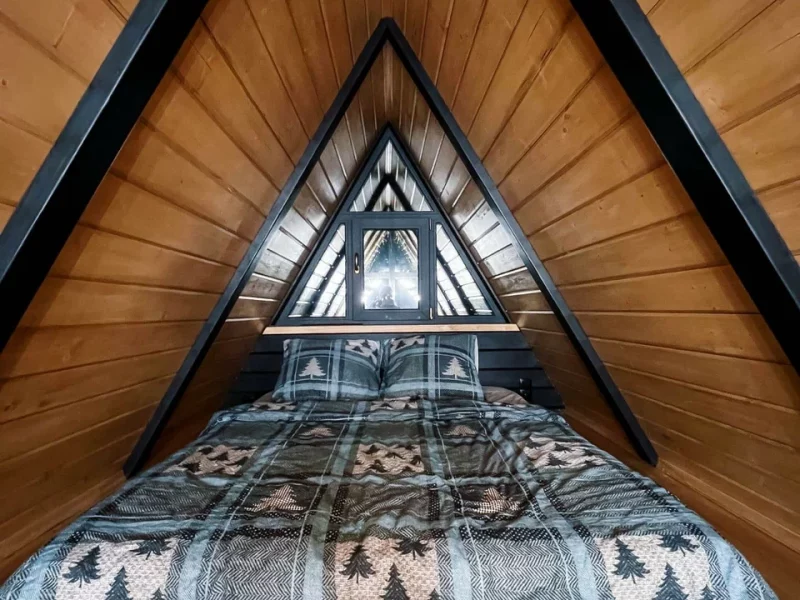 Гостевой дом Хвойная Хижина большая кровать