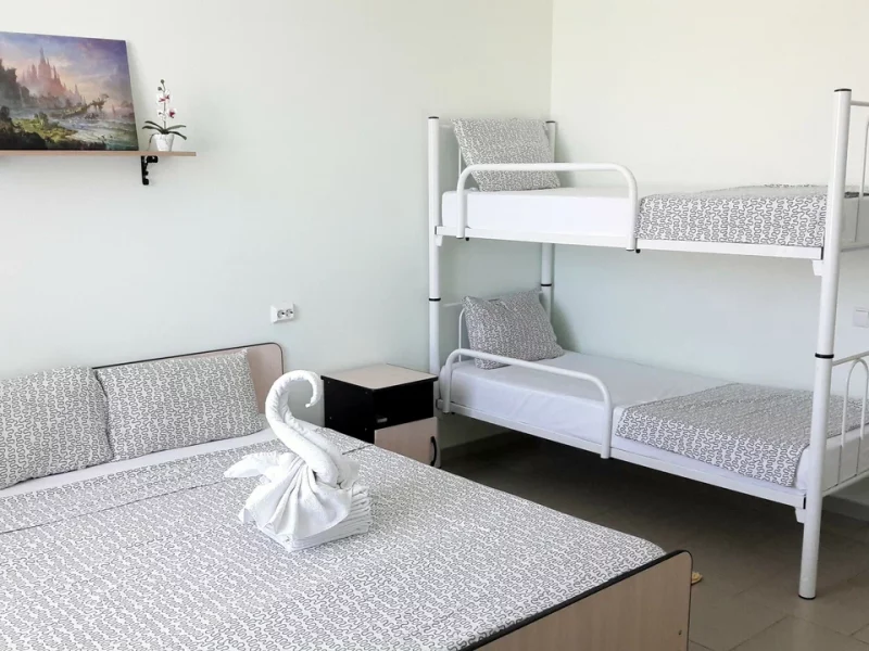 Замок Кучугуры номер с несколькими кроватями