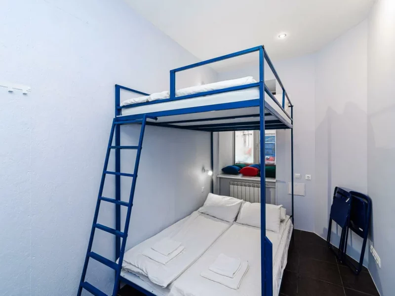 BookCase Hostel двухспальная кровать
